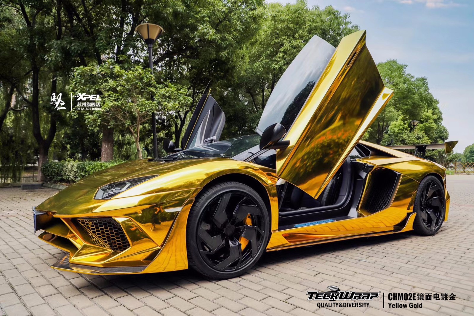 特斯拉modelS变身“黄金战车”，花费30万，上路无车敢惹-新浪汽车